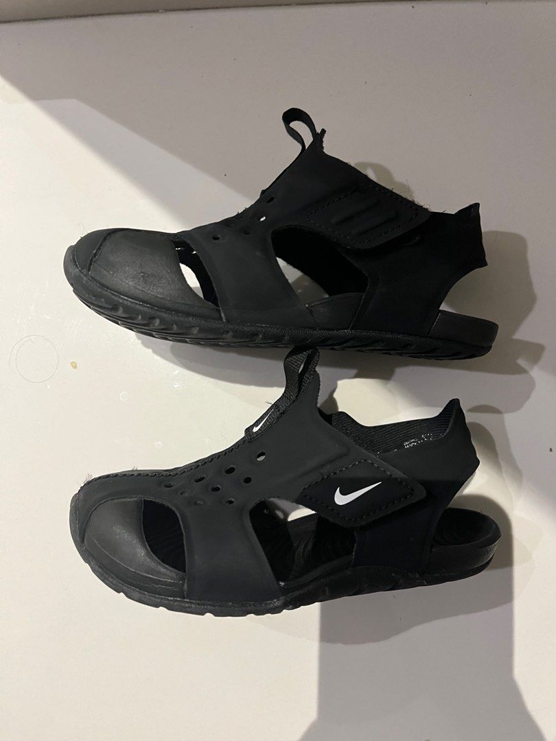Size 5 nike top sandals