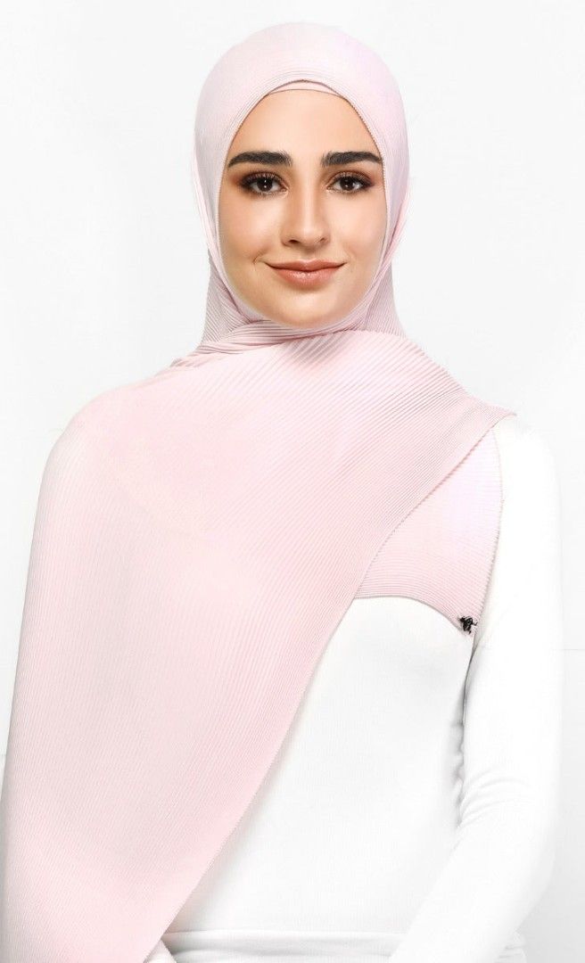 Pleats Scarf in Prairie (Category: Hijabs) located in Kuala Lumpur. Submitted by hodorable (Listing ID 1266505519, Image 1). Description: Brand new intact in box. Never washed or worn. Buy two or more, shipping is waived..
