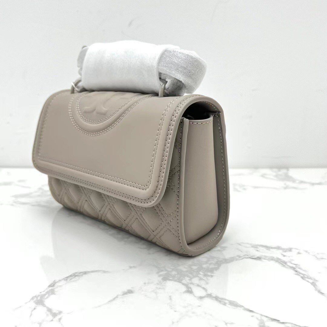 Fleming matte shoulder bag outlet