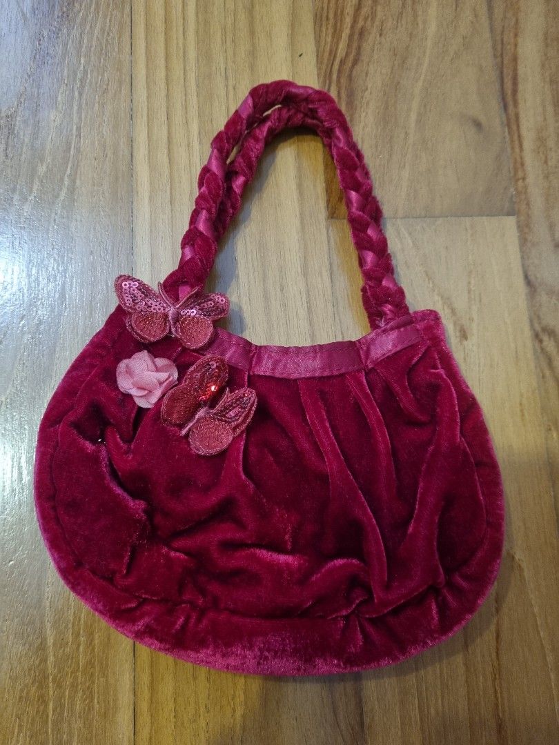 Red handbag sale outlet
