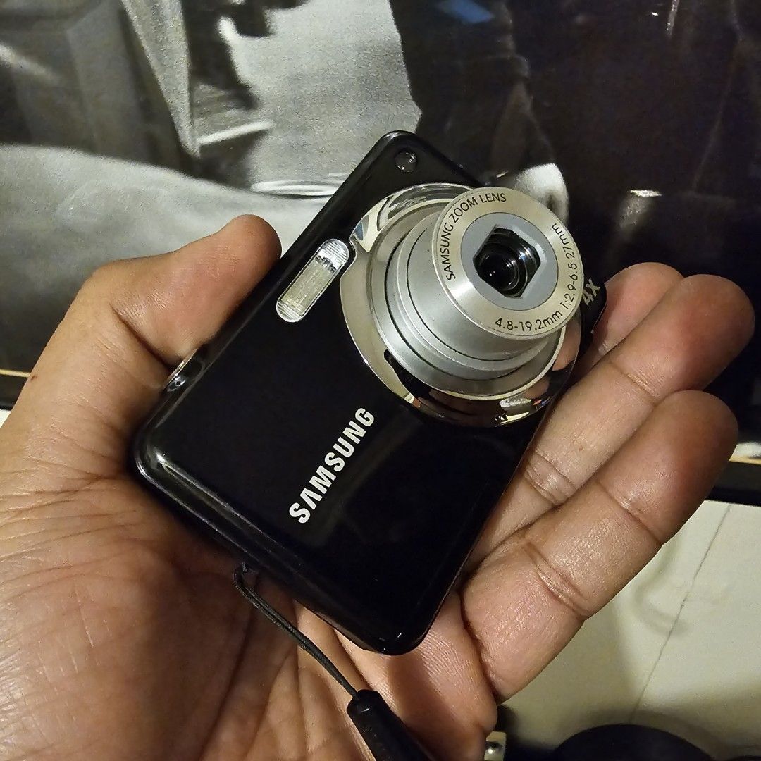 Samsung ES9 12.2 Megapixels, Photography, Cameras on Carousell
