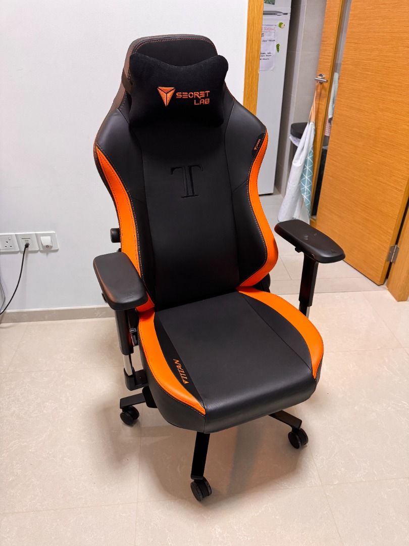 Secret lab gaming chair with footrest best sale