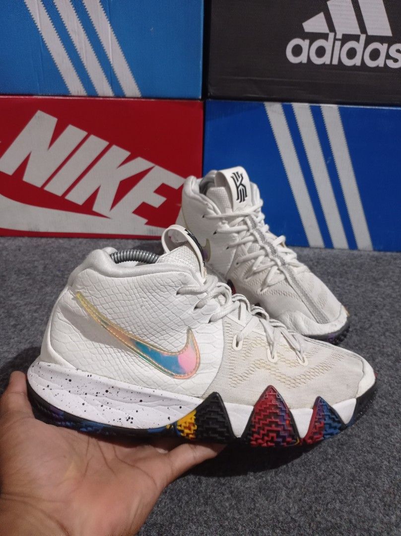 Sepatu kyrie sales 4