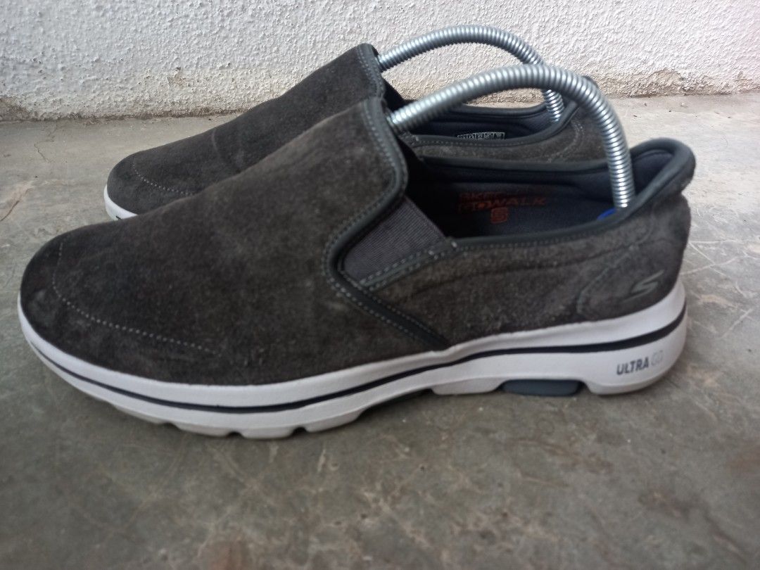 Skechers Suede Leather Sneakers Slip On 7.5 UK Men s Fashion