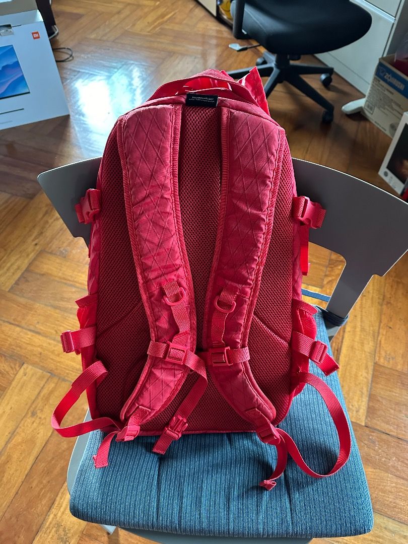 Supreme backpack red best sale fw18