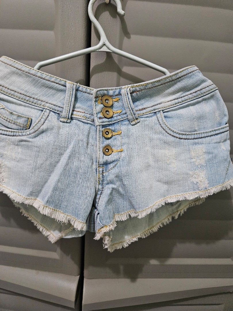 Terranova Sexy shorts (Category: Shorts) located in Taguig. Submitted by gracecdb (Listing ID 1266565904, Image 3). Description: Xs on tag like new perfect for beach trips.