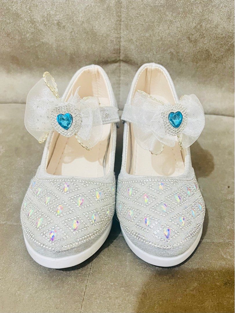 Baby hotsell cinderella shoes