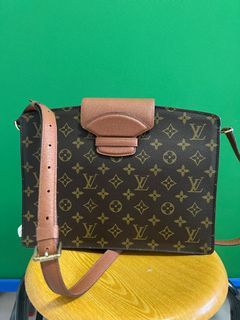 Louis Vuitton Vintage Green Monogram Josephine Bag, Women's Fashion, Bags &  Wallets, Cross-body Bags on Carousell