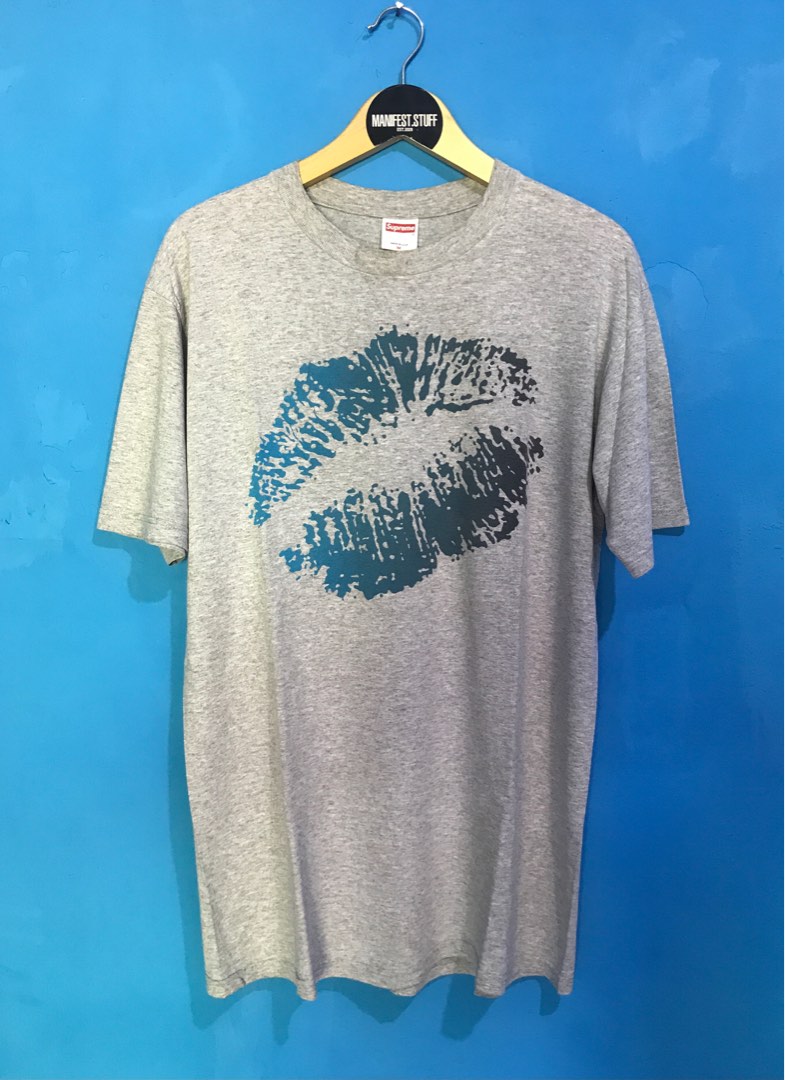 Supreme lips 2025 tee