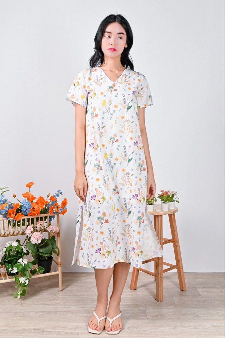 White floral short best sale sleeve dress