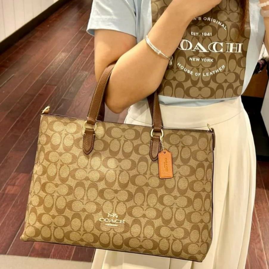 Authentic Coach Signature Sling Bag, Women's Fashion, Bags & Wallets,  Cross-body Bags on Carousell