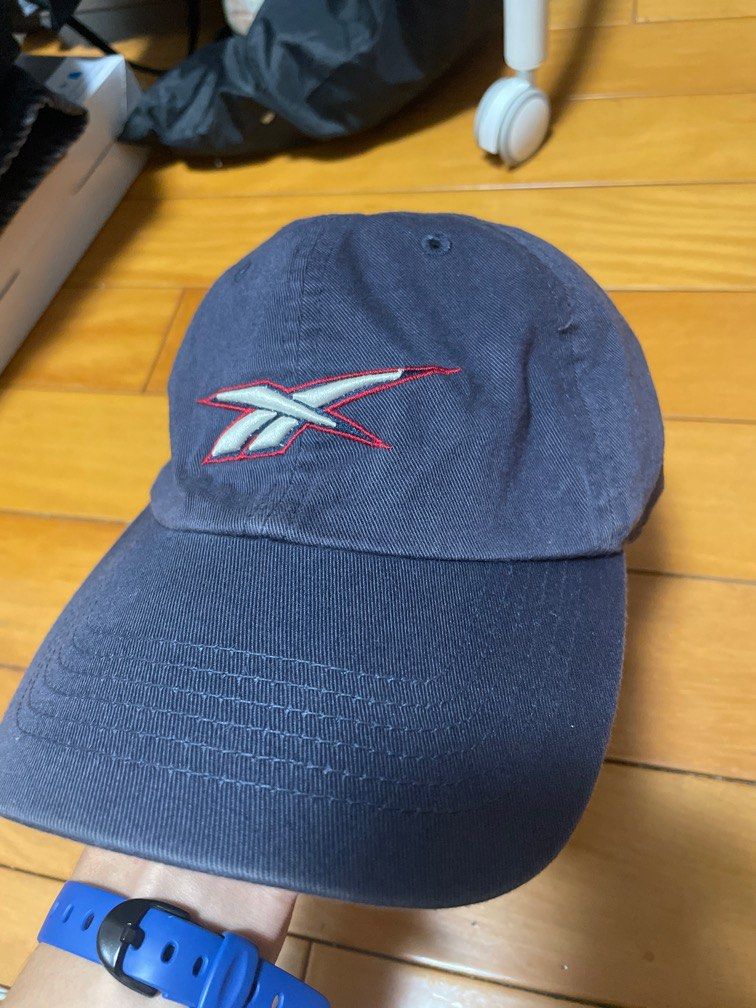 Topi reebok classic top