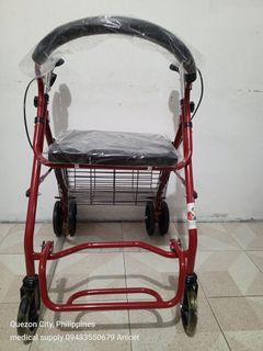 Adult ROLLATOR with footrest