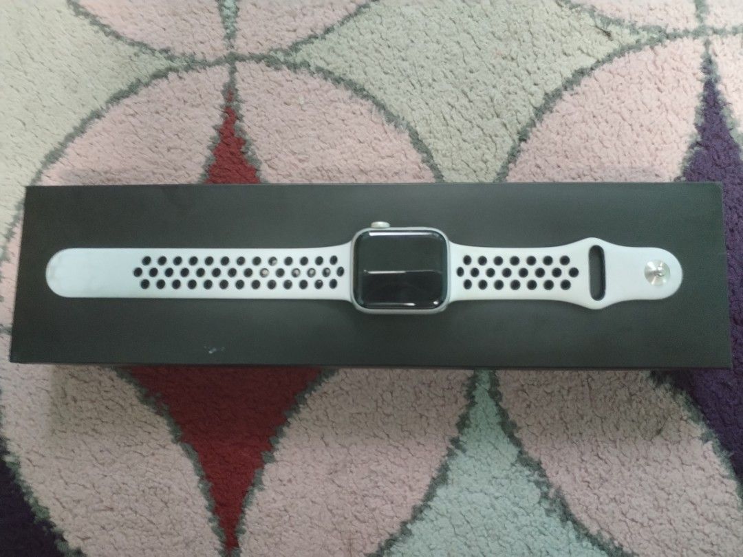 Apple Watch SE 40mm Aluminum GPS AWSE-74-