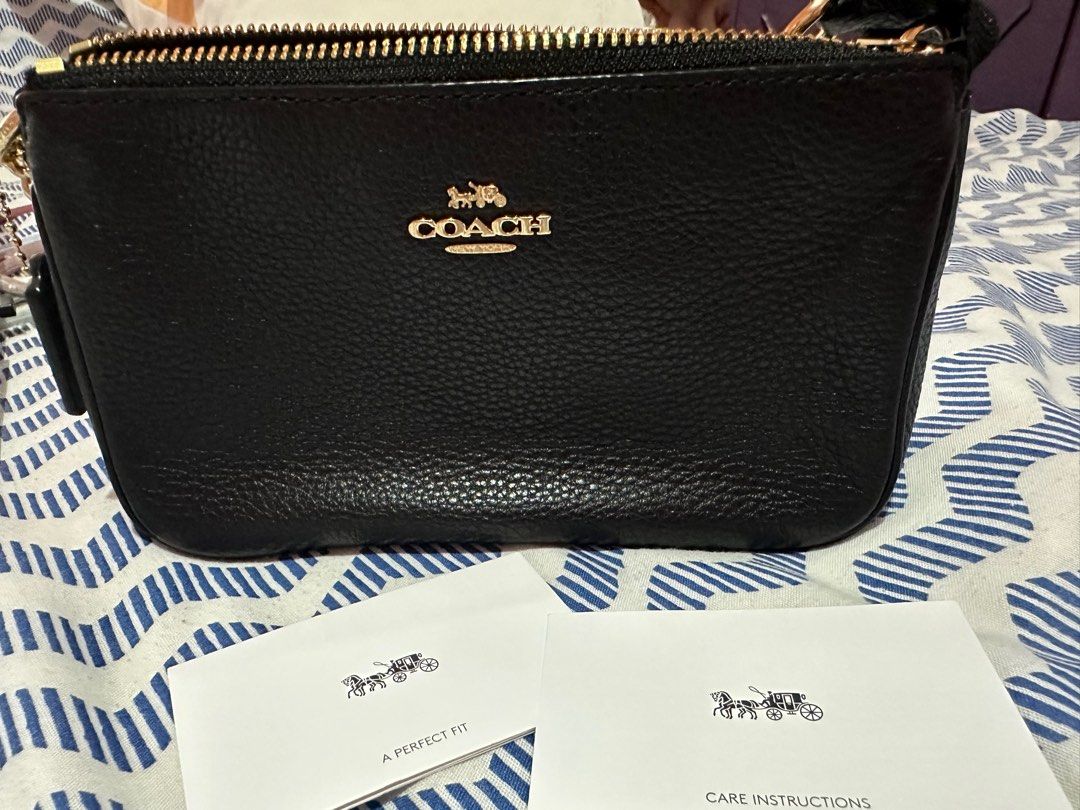 Authentic coach wrislet small bag leather -black (Category: Luxury Bags & Wallets) located in Las Pinas. Submitted by avery09 (Listing ID 1263382614, Image 1). Description: Authentic coach wrislet wallet bag gold hardware black. Very good condition. Used 2-3 times.