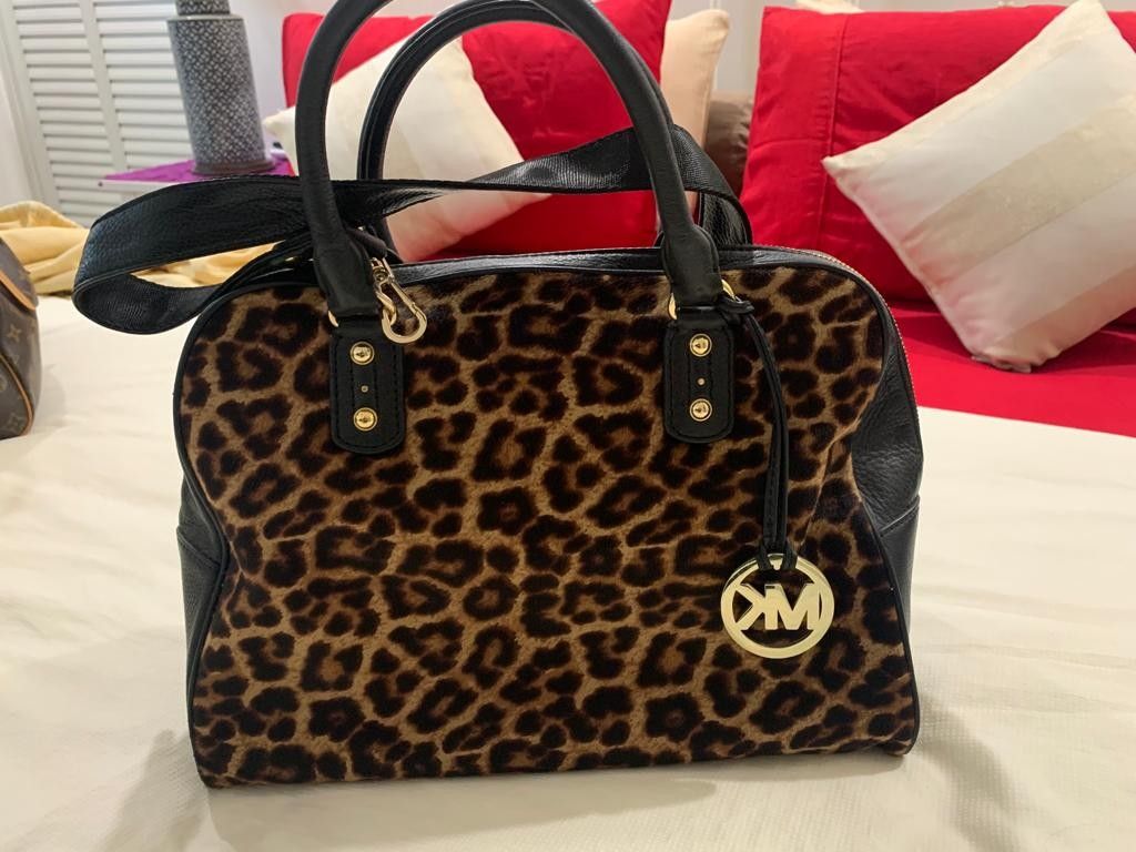 Authentic Michael Kors Handbag OKPTA1519426 OK.0973628 Leather Alligator  pattern with hardware, Women's Fashion, Bags & Wallets on Carousell