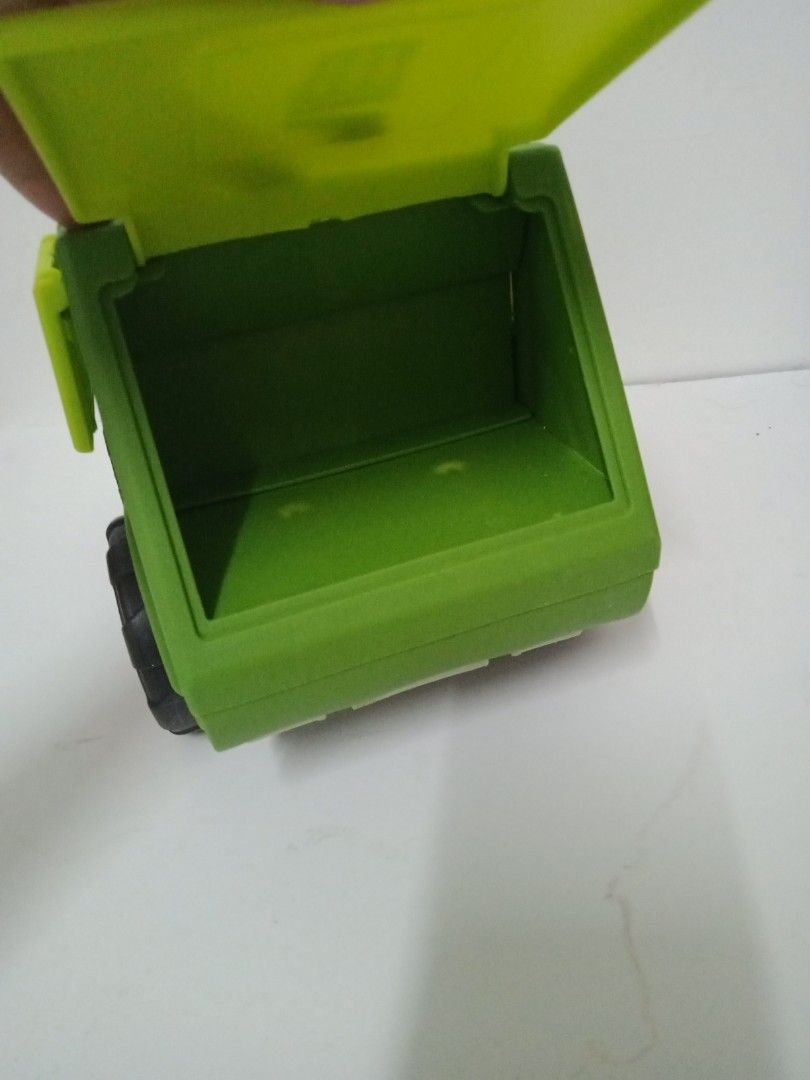 B. Toys Wonder Wheels Garbage & Recycling Truck, Hobbies & Toys, Toys