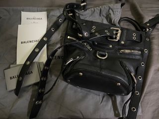 （分類：）位於 。 由 second2seller 提交（商品編號 1263405292，圖片 1）。簡介： 。
