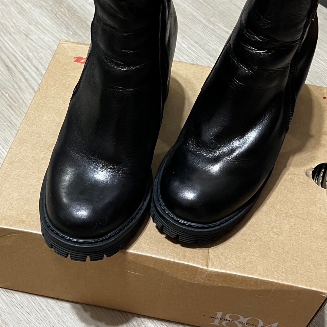 Black Boots from Milan Italy, Women's Fashion, Footwear, Boots on Carousell