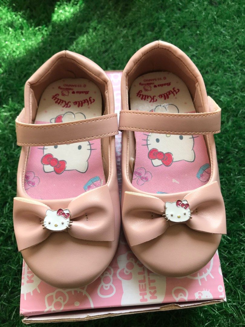 Bata hello cheap kitty shoes