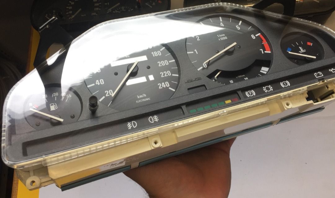 BMW E30 3Series Cluster Speedometer Speedo Motometer 240kph 325i 320i