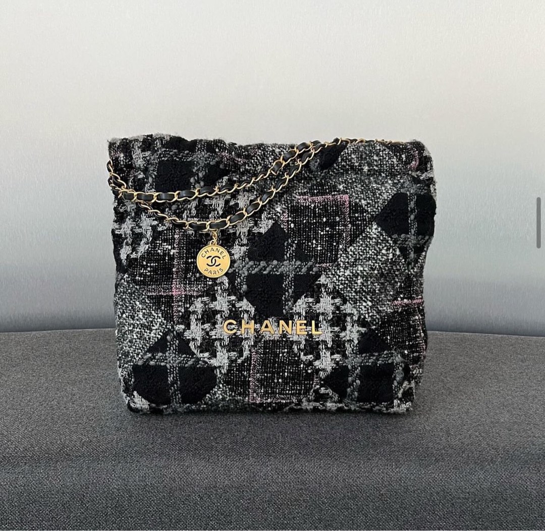 Chanel 22 Tote Bag Small Tweed 22K grey black / Mghw, Luxury