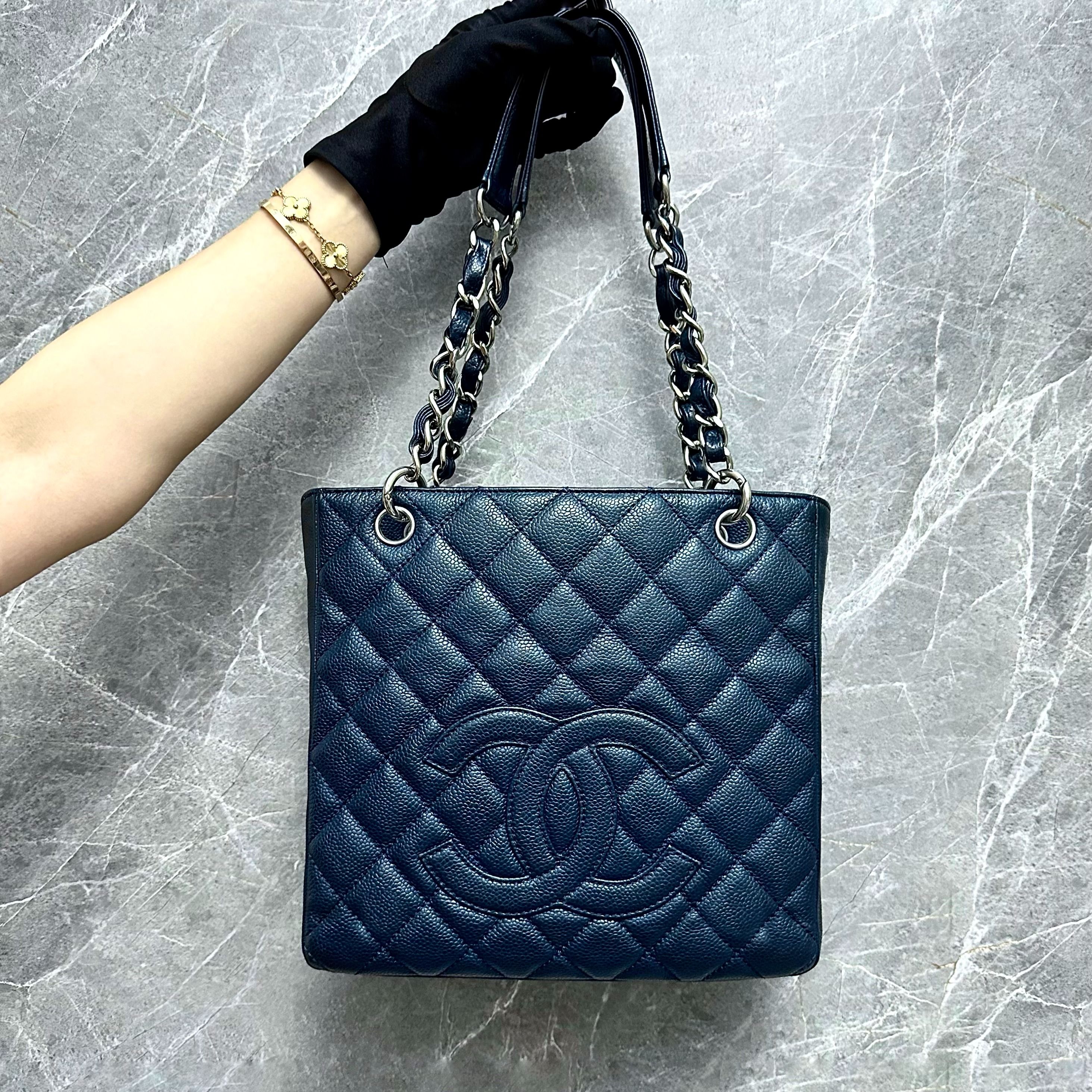Petite shopping tote leather handbag Chanel Navy in Leather - 16419680