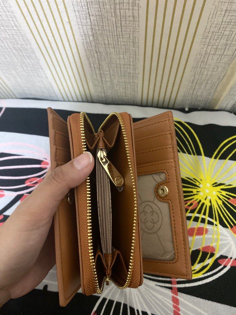 CLN on Instagram: Carry around the Safiyya Wallet with ease anytime. Check  out our Wallet Collection online at CLN.COM.PH