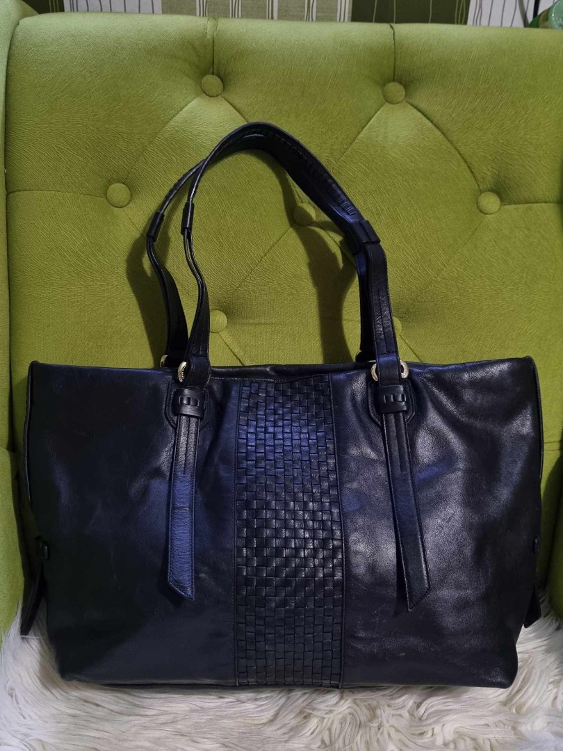 Cole Haan Tote bag in black, Luxury, Bags & Wallets on Carousell