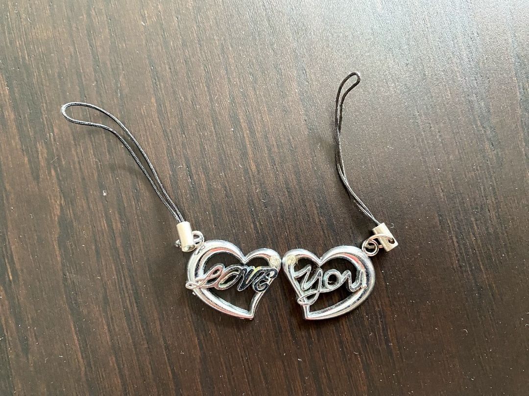 Couple keychain (Category: Charms) located in Calamba. Submitted by aveoza (Listing ID 1263366834, Image 1). Description: .