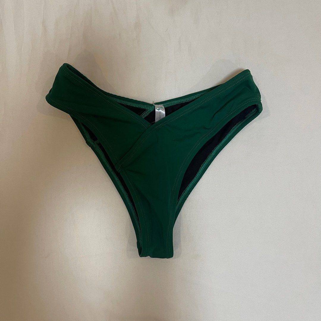 Eighth Mermaid Green Bikini (Category: Bikinis & Swimsuits) located in Pasay City. Submitted by limbies (Listing ID 1263423239, Image 1). Description: Size XS.