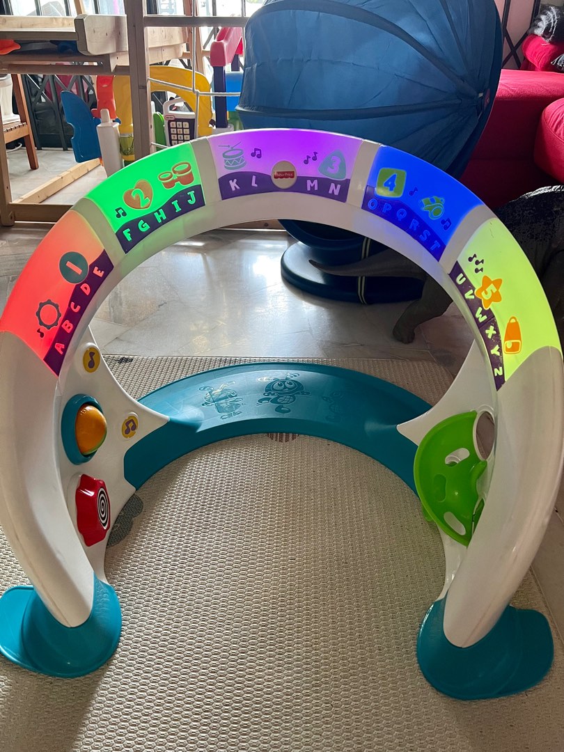  Fisher-Price Bright Beats Smart Touch Play Space