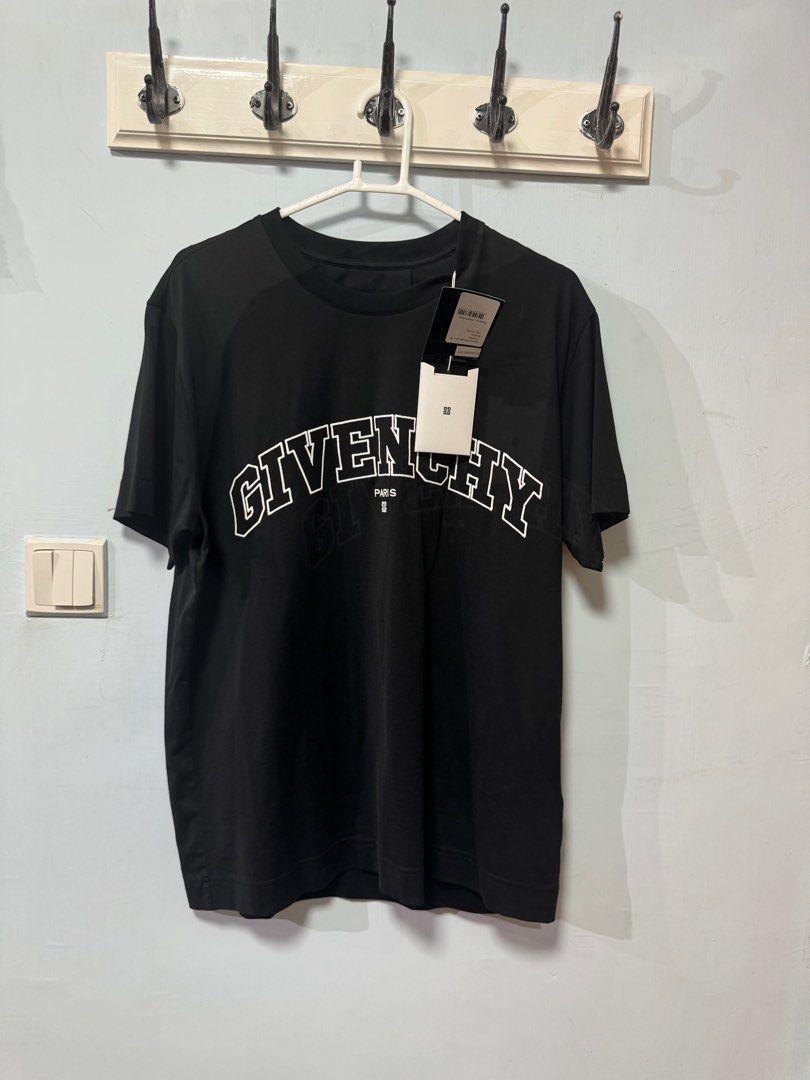 givenchy t-shit, 名牌, 服裝- Carousell