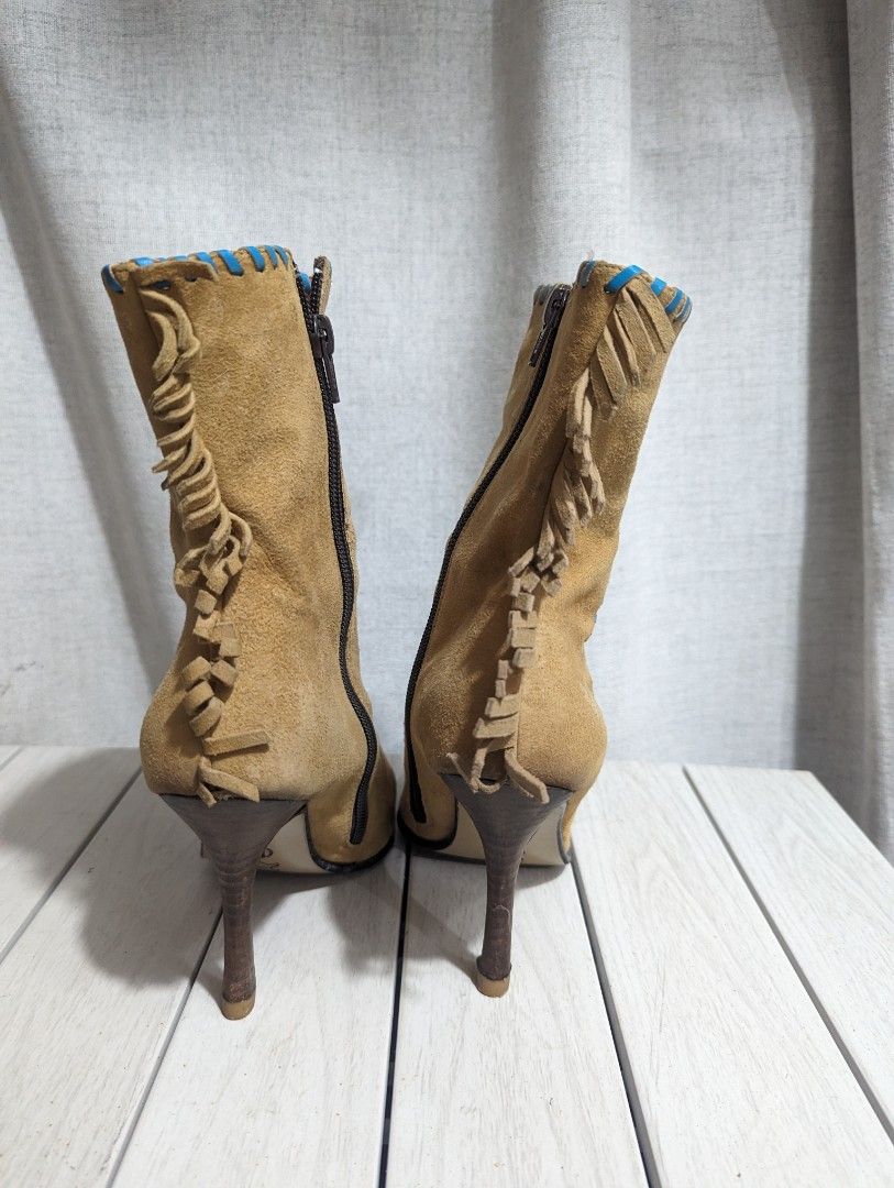 Guy laroche clearance boots