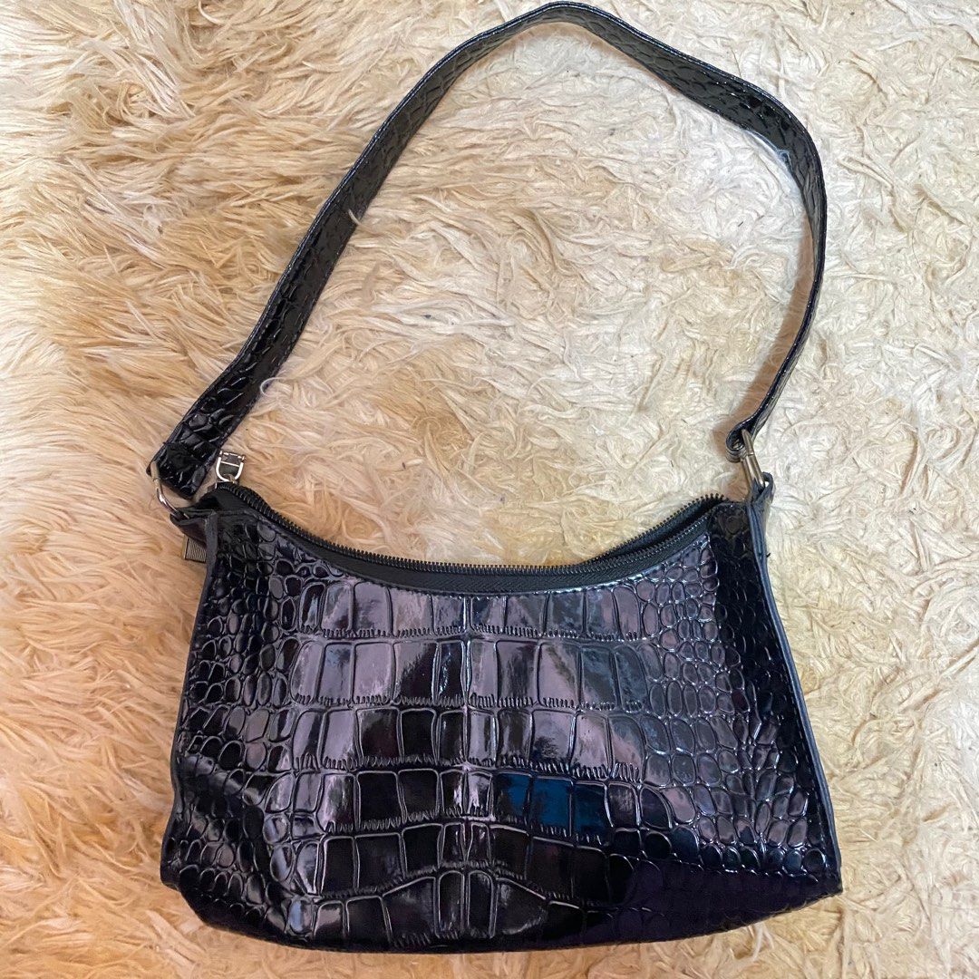 Shein Shoulder bag, Women's Fashion, Bags & Wallets, Shoulder Bags on  Carousell