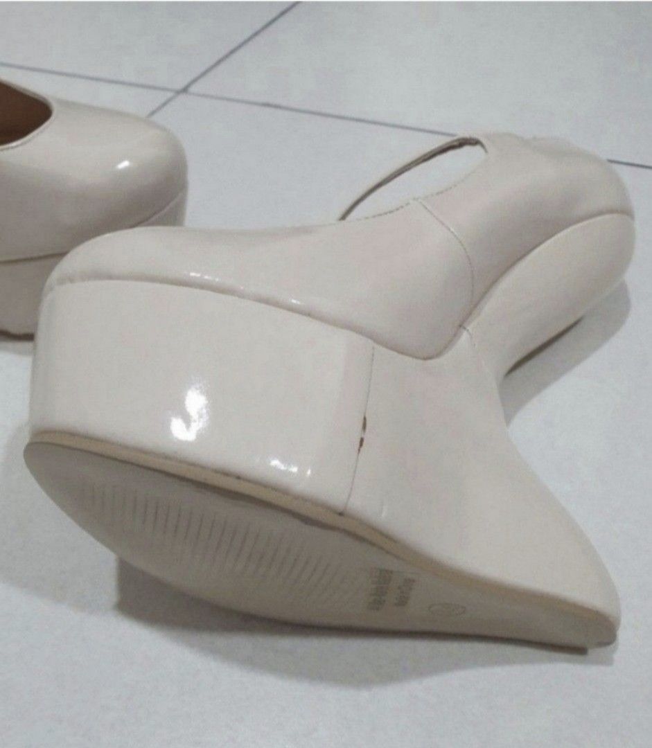 pretty little thing snakeskin boots