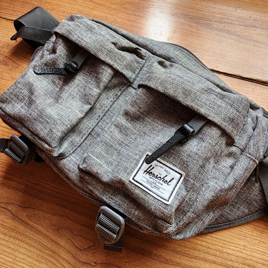 Herschel supply eighteen hip pack new arrivals