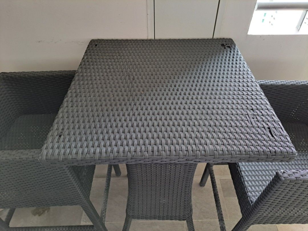 Hipvan bar table discount
