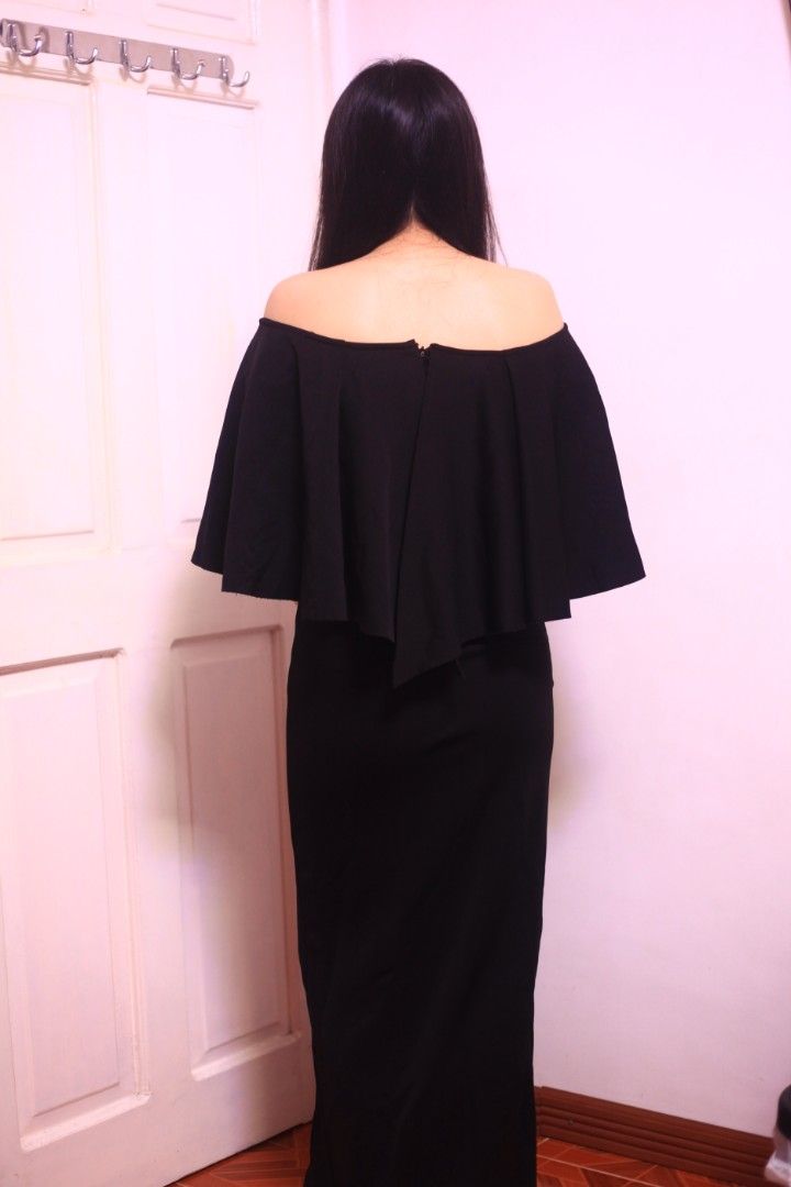 Ishta Black Off-Shoulder Gown with Slit (Category: Evening dresses & gowns) located in Manila. Submitted by hj_wu01 (Listing ID 1263484680, Image 2). Description: - Ishta Brand (brought from Landmark) - Color: black - Size: S (stretchable) - Suitable for any special ocassion - Model's height: 5'2 - Zipper at the back - Click the photo to view the full picture - RFS: decluttering 📌 Negotiable 📌 Shipping fee should be shouldered by the buyer. 📌 