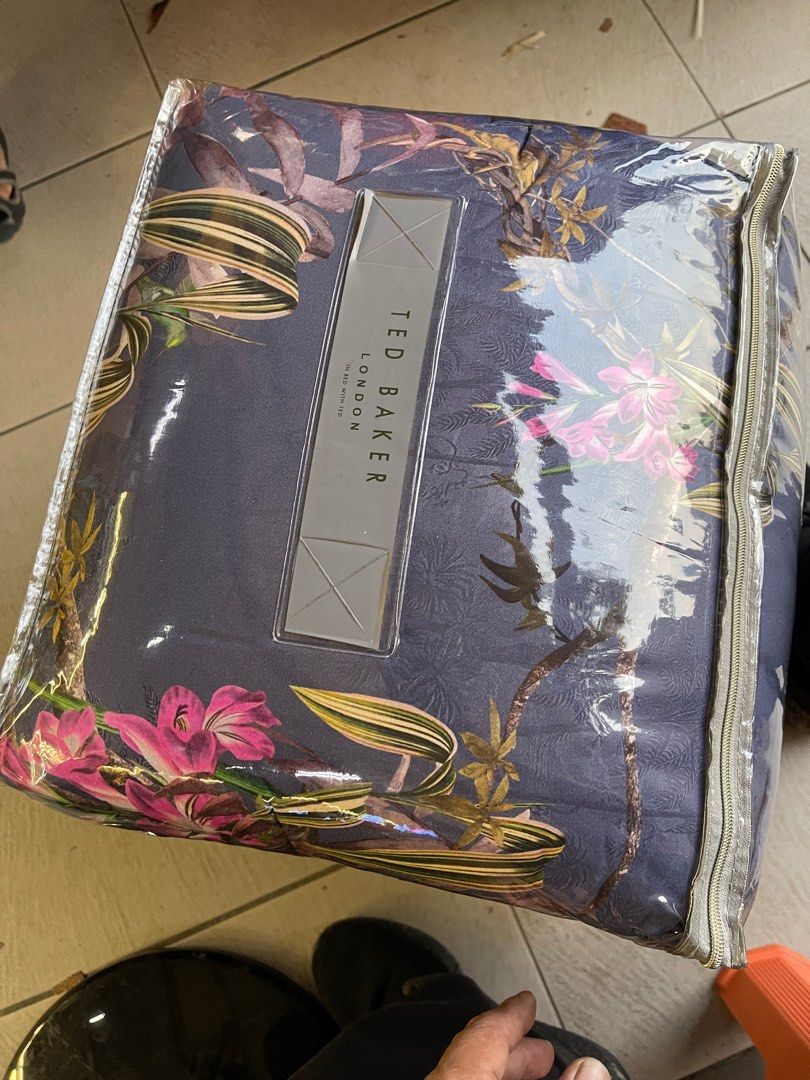 JE TED BAKER COMFORTER SET, Furniture & Home Living, Bedding & Towels