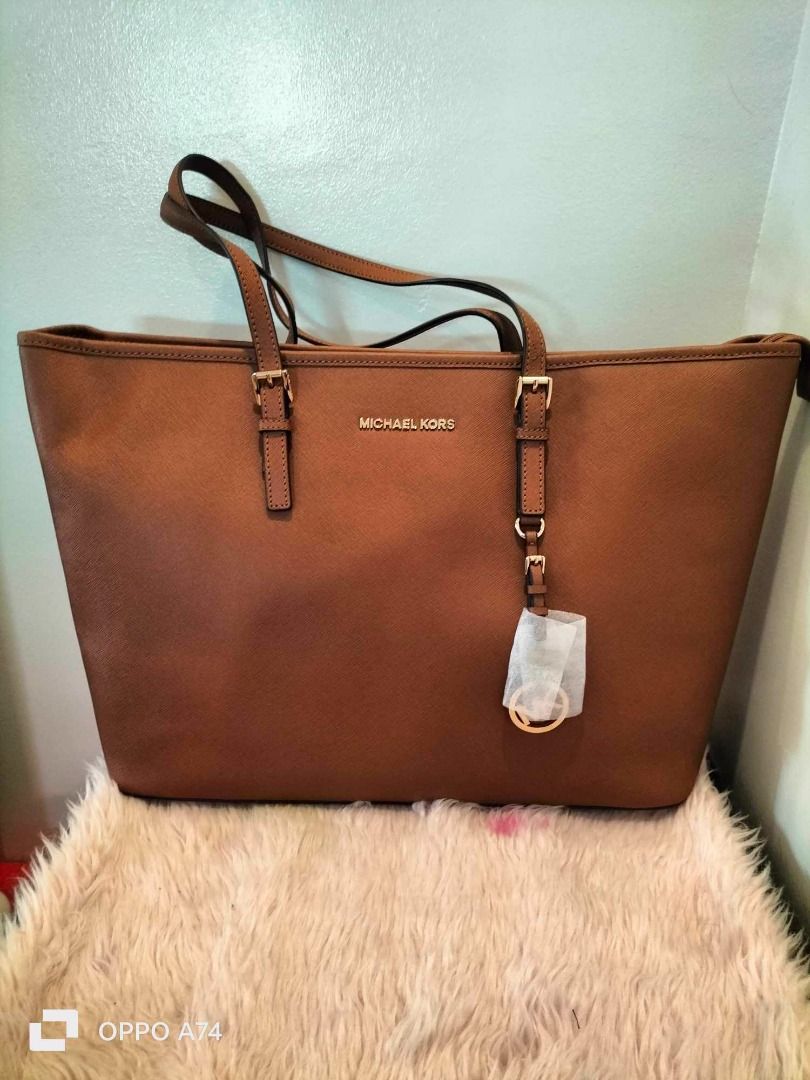 In stock• 🔥Sale 🔥 Michael Kors Jet Set Medium Saffiano Leather Top-Zip  Tote Bag, Women's Fashion, Bags & Wallets, Tote Bags on Carousell