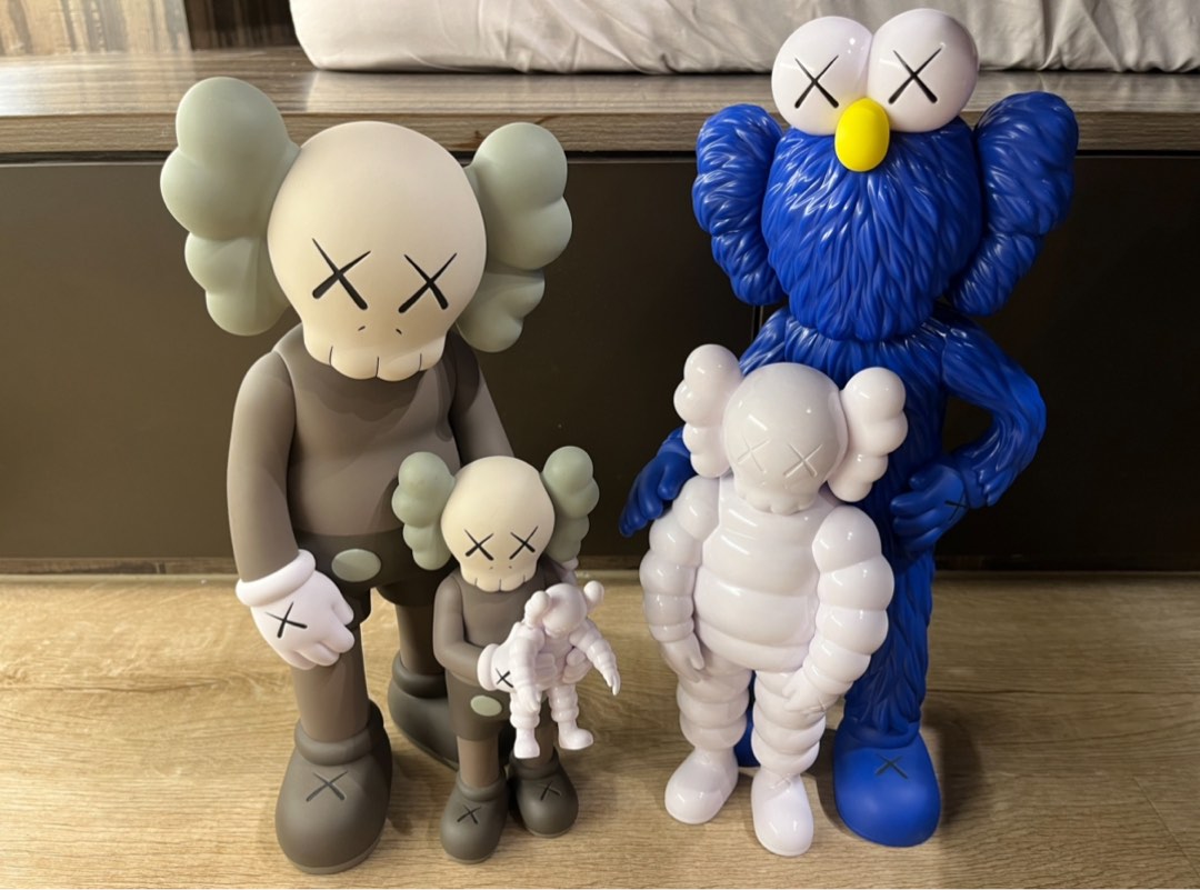 Kaws Family, Hobbies & Toys, Memorabilia & Collectibles, Vintage ...