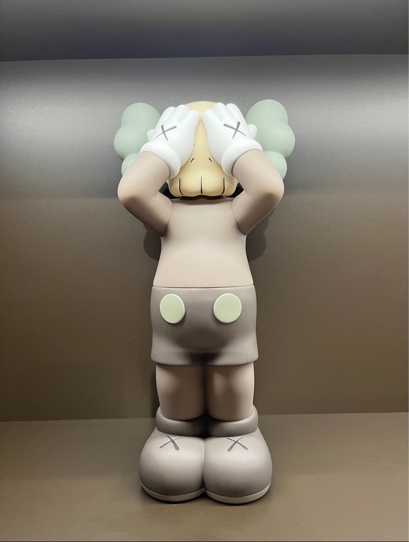 KAWS HOLIDAY UK Figure Brown Grey Black-