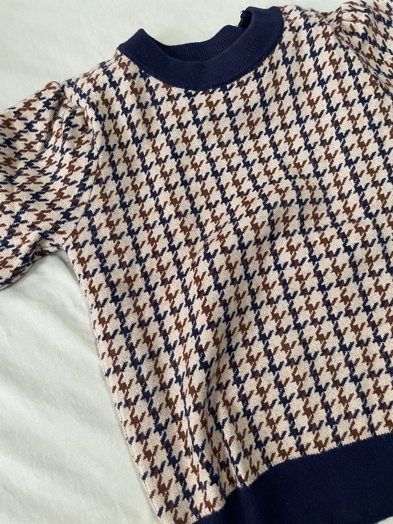 Knitted Blouse (Category: Blouses) located in Las Pinas. Submitted by polinegrc (Listing ID 1263401368, Image 2). Description: knitted fabric stretchy fits small-med rfs: decluttering .