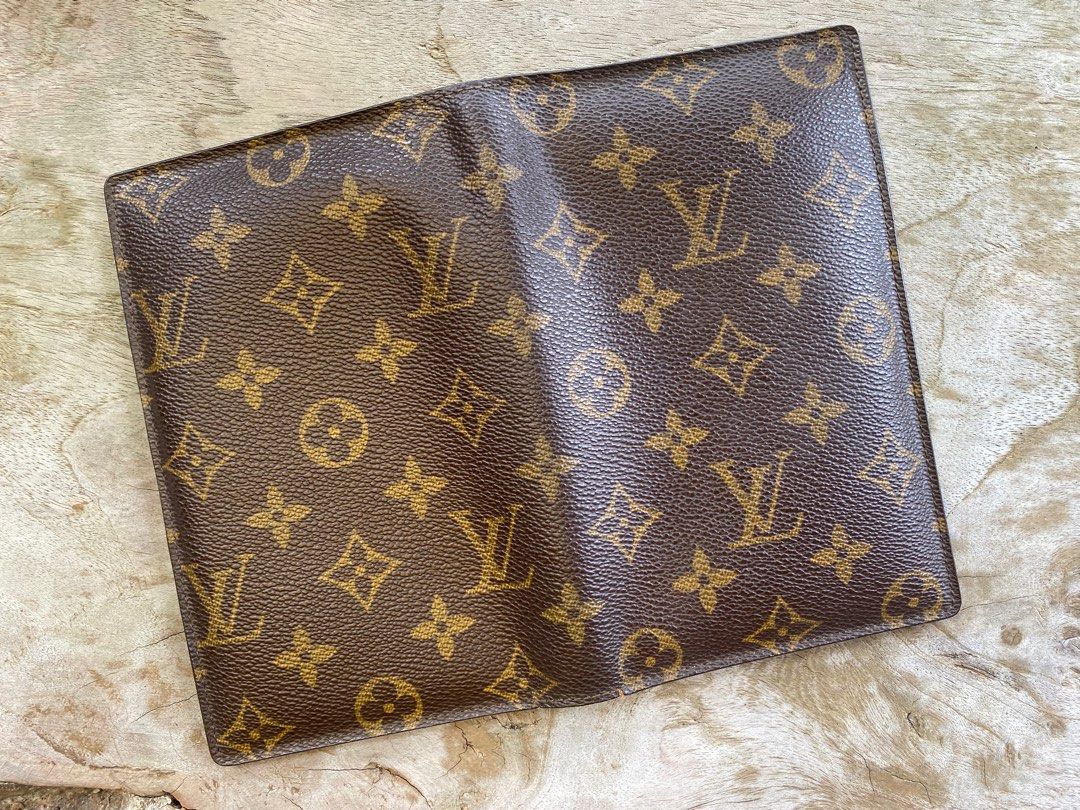 Louis Vuitton & TDE Passport Holder Review / Comparison 