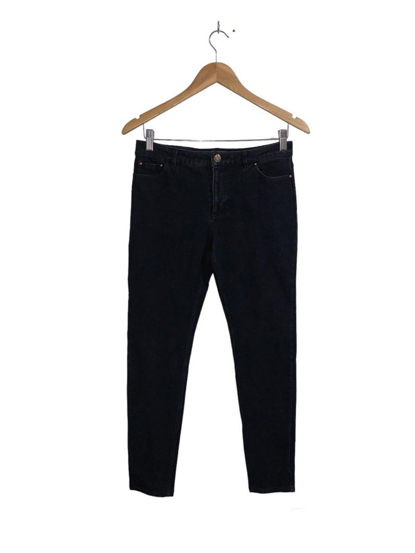 Louis vuitton Pants (Category: Luxury Apparel) located in Binan City. Submitted by disqualified_but_undefeated (Listing ID 1263478167, Image 1). Description: Louis Vuitton Pants Womens Size - 38 Waistline - 30" Length - 35" Inseam - 26" Crotch -6" Leg opening - 5" In Good Condition .