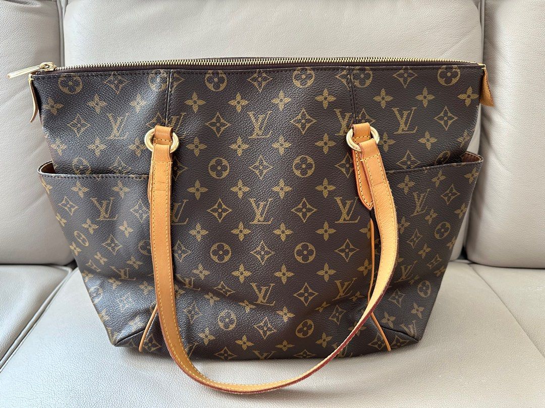 Authentic Louis Vuitton Totally MM Monogram M56689 Shoulder Bag Guaranteed  LD653