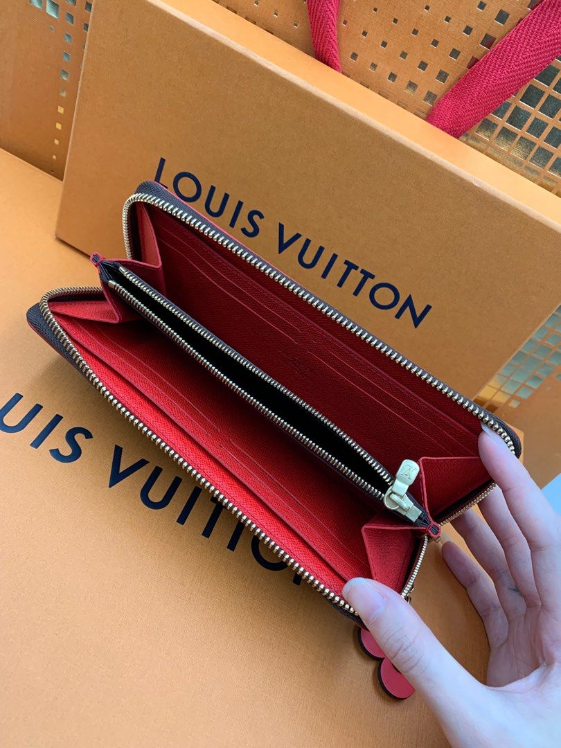 LOUIS VUITTON Louis Vuitton Portefeuille Clemence Flower Charm