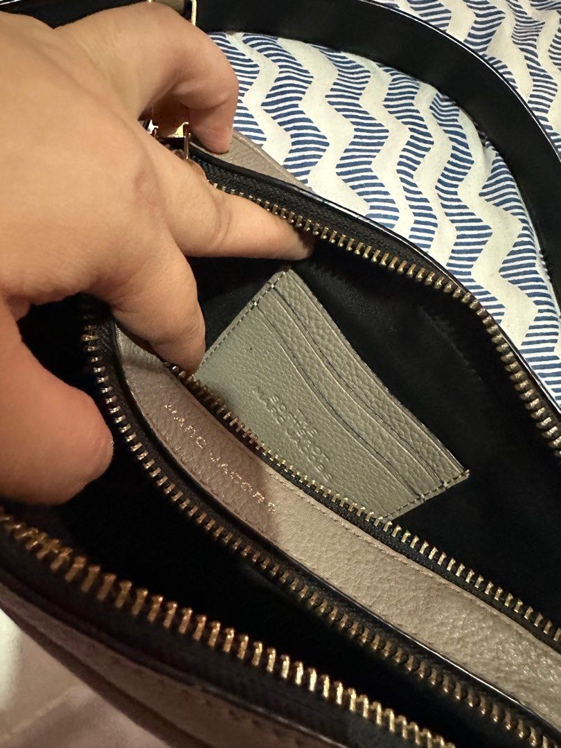 Marc Jacobs Soft shot camera bag (Category: Luxury Bags & Wallets) located in Las Pinas. Submitted by avery09 (Listing ID 1263381323, Image 3). Description: 100% authentic with card and dustbag store bought in Singapore. Made from genuine leather. .