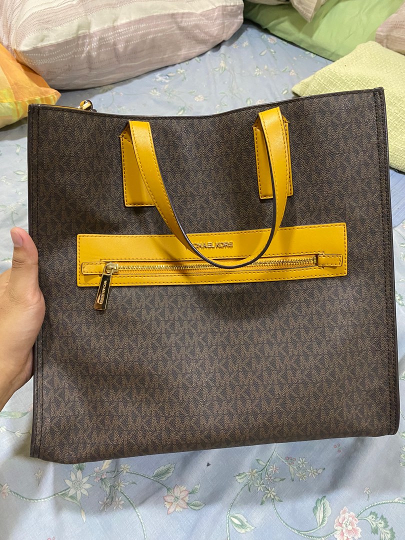 Michael Kors Kenly, Luxury, Bags & Wallets on Carousell